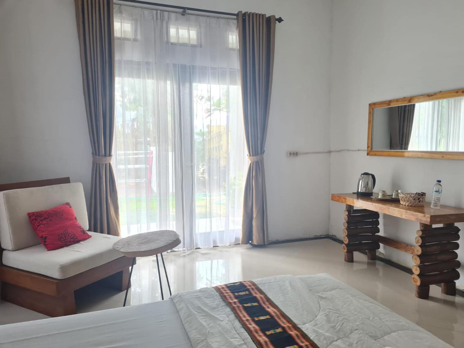 Inang Amang Homestay Labuan Bajo Buitenkant foto