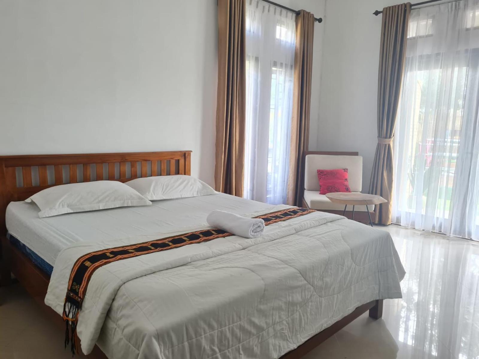 Inang Amang Homestay Labuan Bajo Buitenkant foto