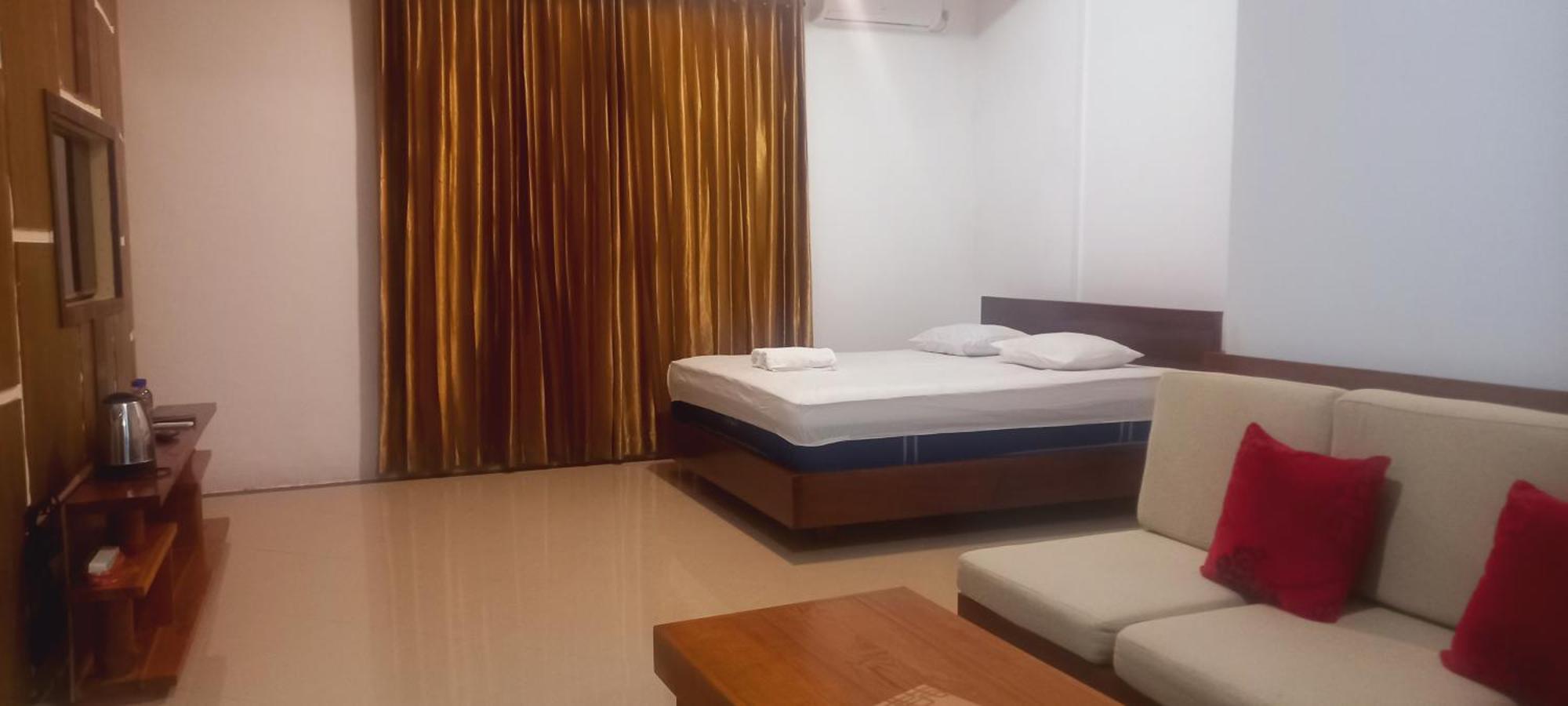 Inang Amang Homestay Labuan Bajo Buitenkant foto